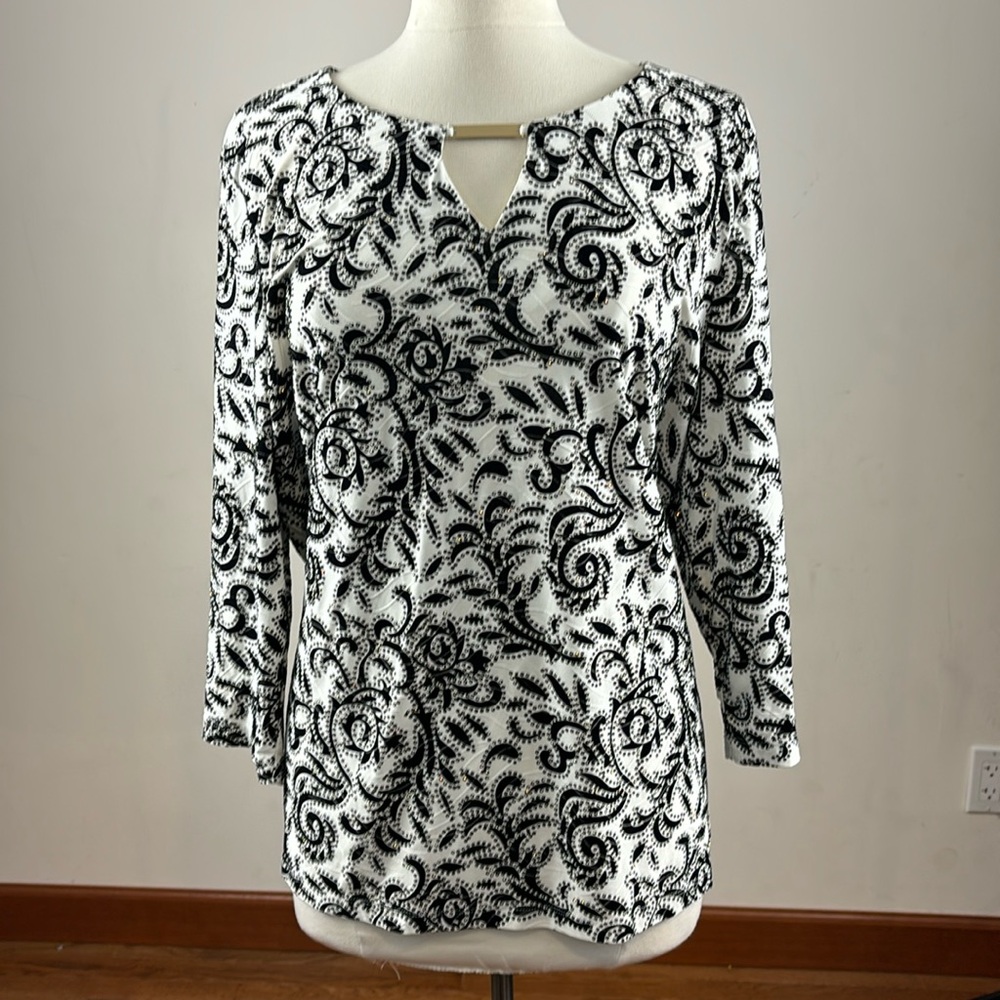 JM Collections sparkley white top. Women’s size XXL